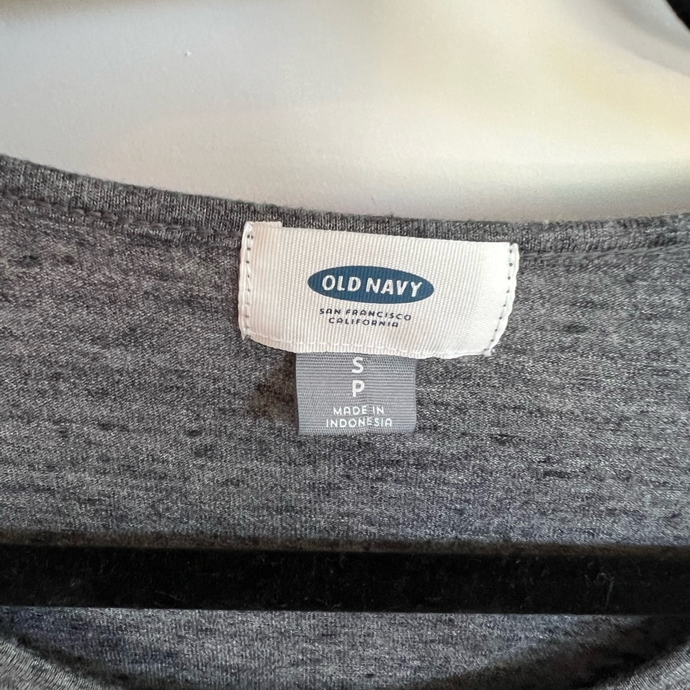 Old Navy Grey Twist Cold Shoulder Shirt Womens Small - Picture 7 of 12